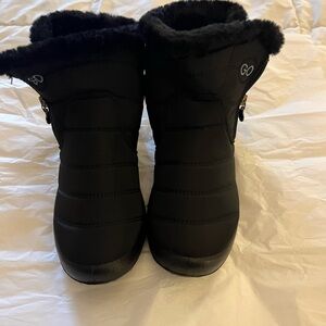 Women's Black Winter Boots warm and only worn to try on